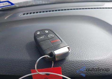 2019 Jeep Grand Cherokee Limited 4X2 z USA, uszkodzony, nr VIN 1C4RJEBG1KC657211